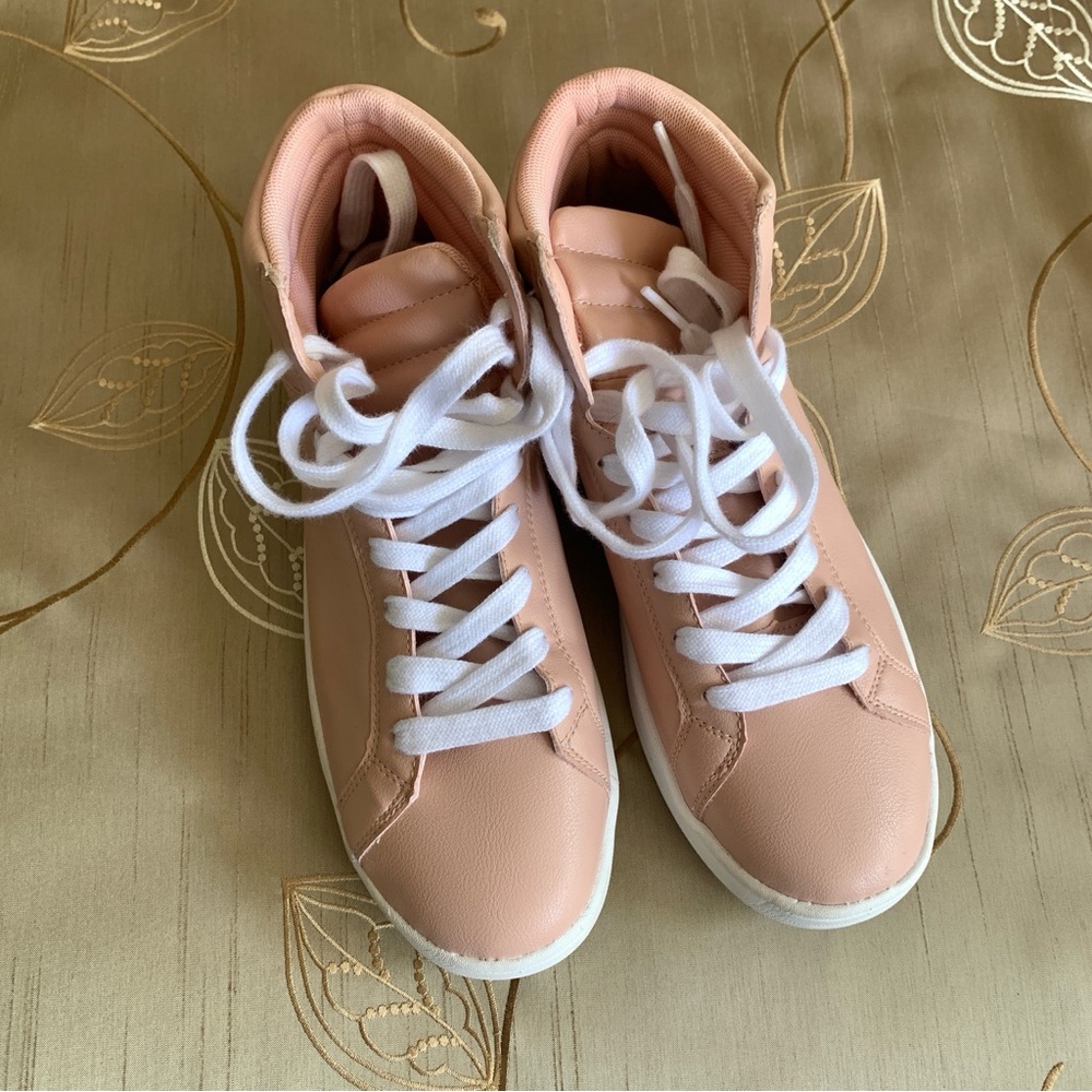 Like NEW Cream Peach High Top Sneakers